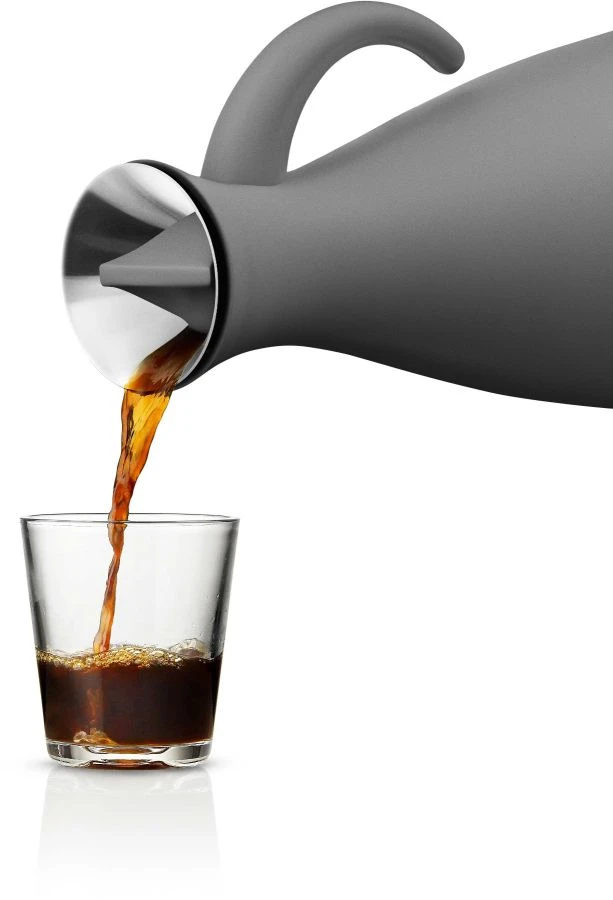 Eva Solo Thermo Jug 1,0 L, Dark Grey Matte 5 Eva Solo Thermo Jug 1,0 L, Dark Grey Matte - Image 3